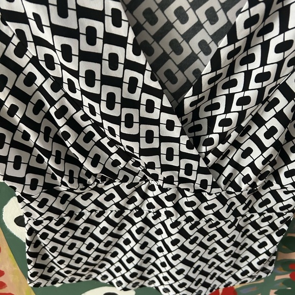 HOST PICK Cleo petites top size medium - Picture 10 of 16